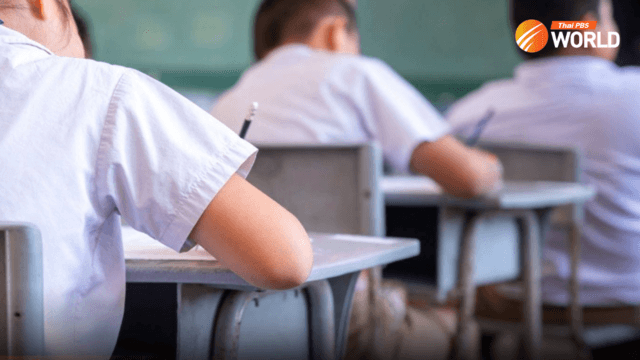 Second-hand student uniform giveaway in Roi Et