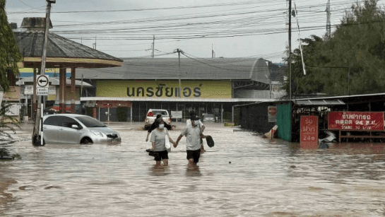 Chiang Mai’s stranded flood victims seek help