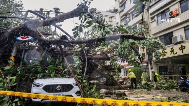 Thai woman killed in road accident when typhoon Kong-rey hit Taiwan Thai woman killed in road accident when typhoon Kong-rey hit Taiwan