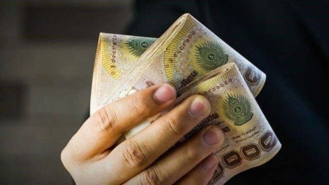 Thais over 60 to receive Bt10,000 by Chinese New Year Thais over 60 to receive Bt10,000 by Chinese New Year