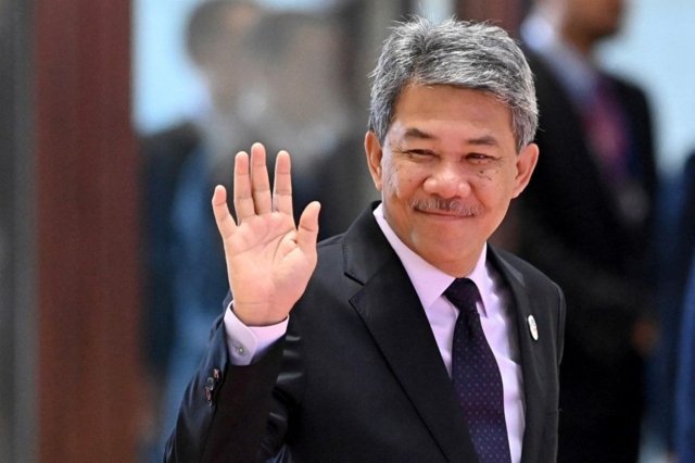 Malaysia foreign minister to be fined for smoking at eatery Malaysia foreign minister to be fined for smoking at eatery