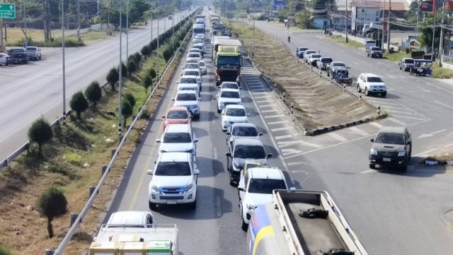 Thailand’s airports and main highways already packed with holiday-makers Thailand’s airports and main highways already packed with holiday-makers