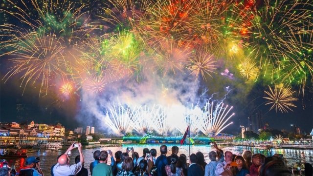 Huge amounts of cash prepared for New Year revelers, say banks Huge amounts of cash prepared for New Year revelers, say banks