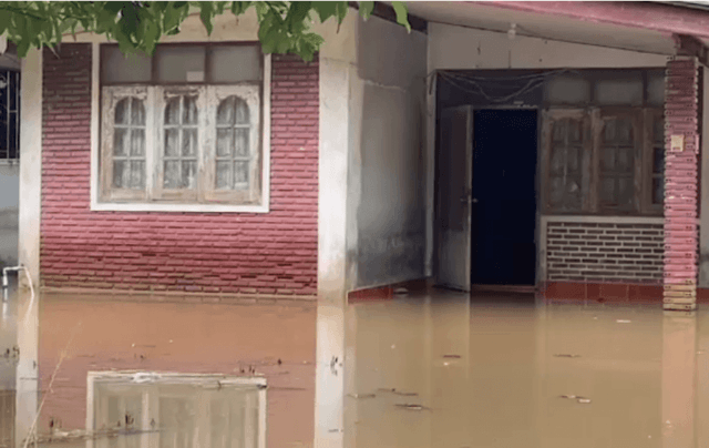 Flood warning in Mueang district of Nakhon Si Thammarat Flood warning in Mueang district of Nakhon Si Thammarat