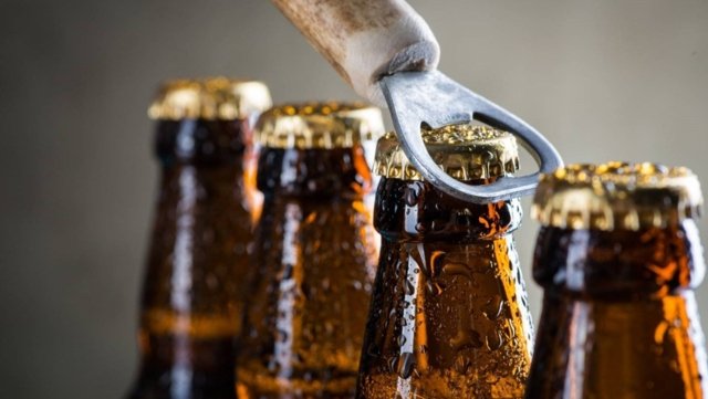 Thailand considers lifting alcohol ban on afternoons and religious days