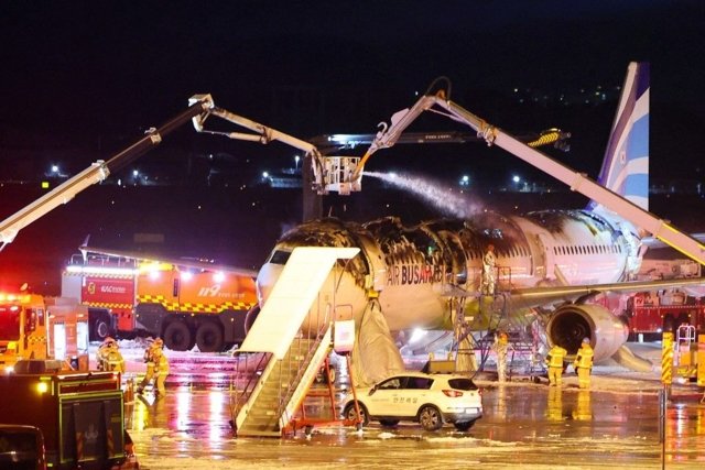 S. Korean passenger plane catches fire, 176 people evacuated S. Korean passenger plane catches fire, 176 people evacuated