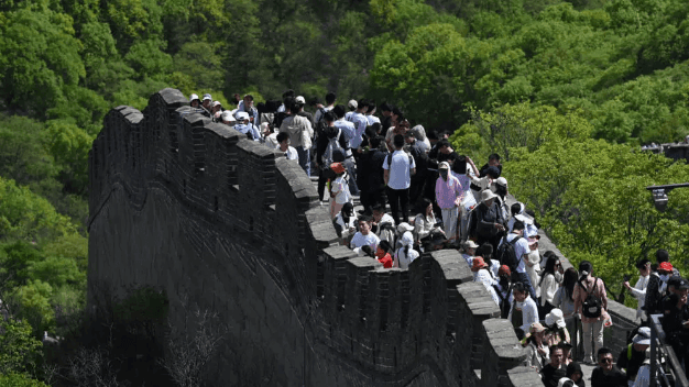 China deports Japanese tourists over Great Wall buttocks pic: reports
