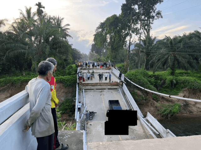 Man dies in Narathiwat bridge collapse Man dies in Narathiwat bridge collapse