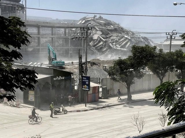 Two buildings in Bangkok declared unsafe, occupants evacuated Two buildings in Bangkok declared unsafe, occupants evacuated