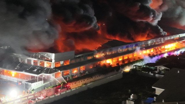 Huge furniture factory fire in Bangkok still raging, uncontrolled 20 hours later