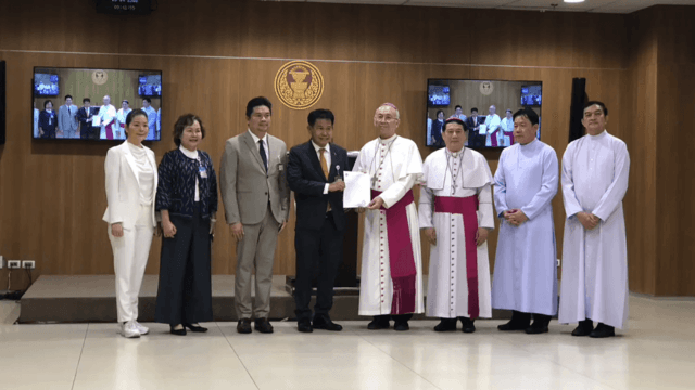 Catholic leaders petition parliament to drop “casino bill” Catholic leaders petition parliament to drop “casino bill”