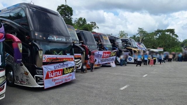 Double-decker bus operators seek to revoke ban on using steep incline routes