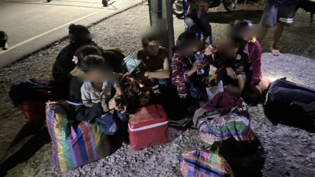 Cambodians sneak back to Thailand after broken job promises Cambodians sneak back to Thailand after broken job promises