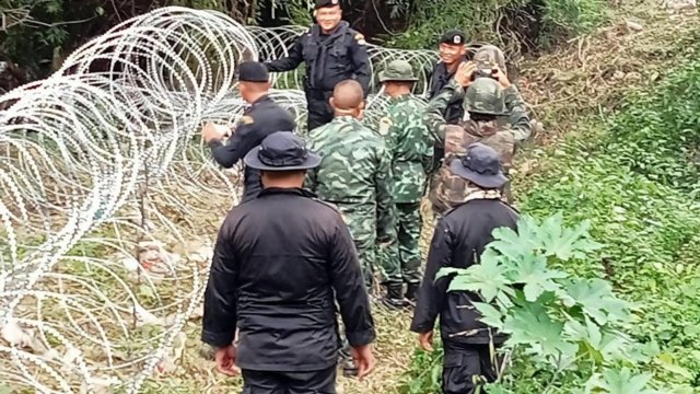 Army defends public appeal for barbed wire donations Army defends public appeal for barbed wire donations