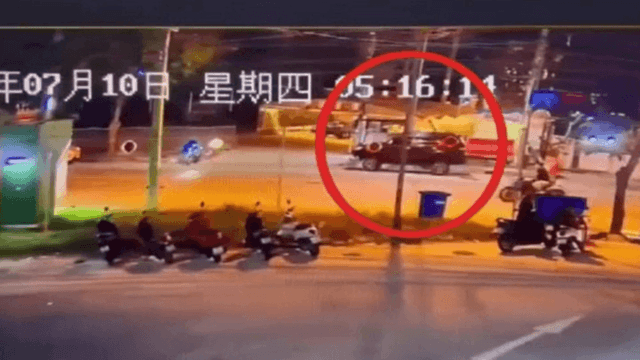 Chinese man robbed of over 230,000 baht in Pattaya Chinese man robbed of over 230,000 baht in Pattaya