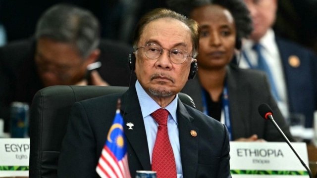 Thailand, Cambodia must 'stand down' over border clash: Malaysian PM Thailand, Cambodia must 'stand down' over border clash: Malaysian PM