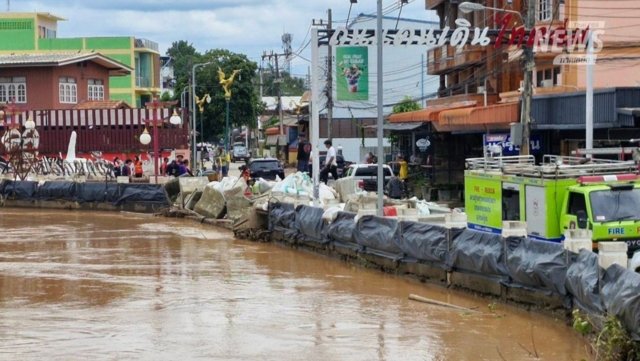 Pa Sak River overflows following heavy rain