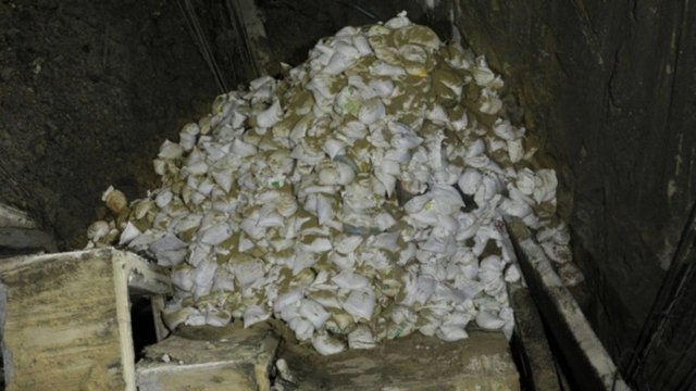 50,000 sandbags dumped into sinkhole to stabilise the soil 50,000 sandbags dumped into sinkhole to stabilise the soil