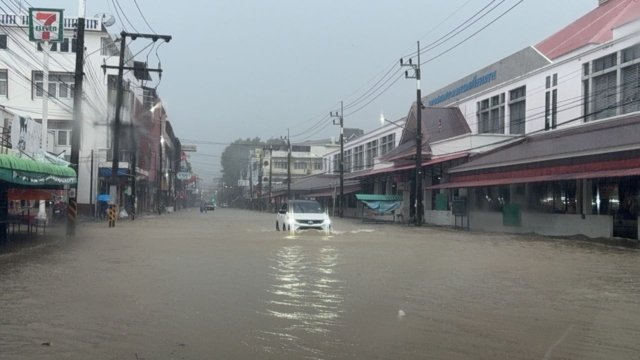 Widespread flooding in four southern provinces, Ayutthaya still inundated