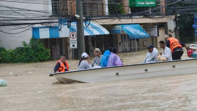 Many flood victims in Hat Yai still awaiting evacuation as floods worsen