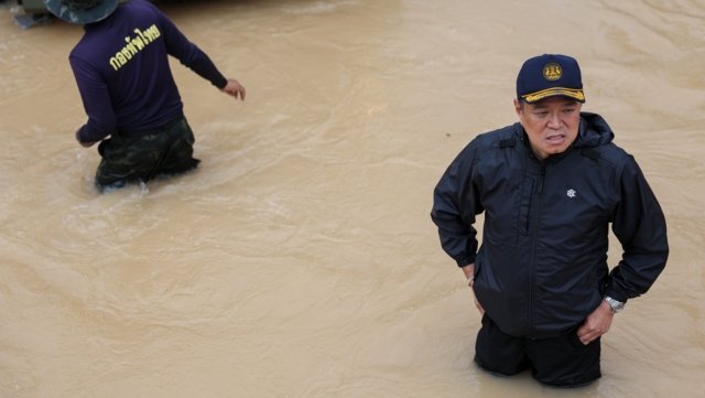 PM vows to stay in Hat Yai as floods emergency escalates