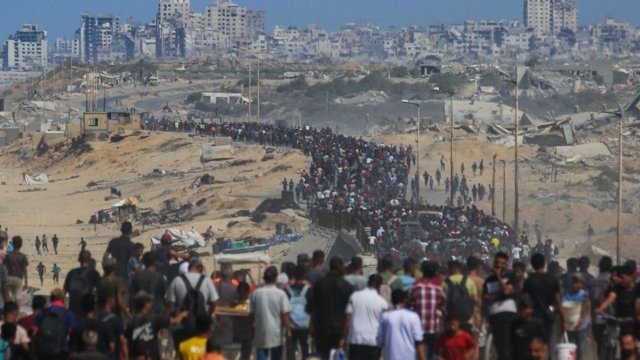 Israel ceases fire and Gazans start returning home Israel ceases fire and Gazans start returning home