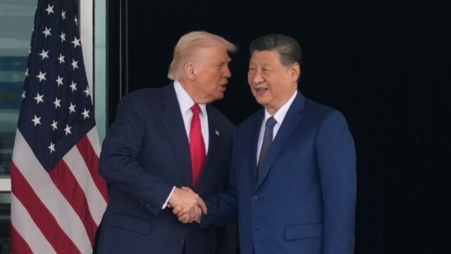 Trump cuts tariffs on China after meeting Xi in South Korea Trump cuts tariffs on China after meeting Xi in South Korea