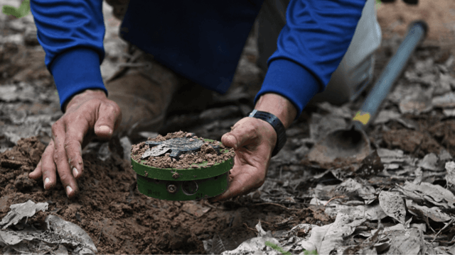 ASEAN observers complain of lack of Cambodian cooperation in mine clearance ASEAN observers complain of lack of Cambodian cooperation in mine clearance