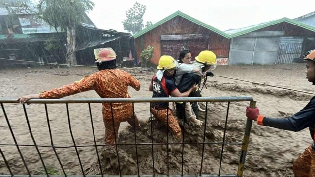 Philippine death toll tops 140 as typhoon heads towards Vietnam Philippine death toll tops 140 as typhoon heads towards Vietnam