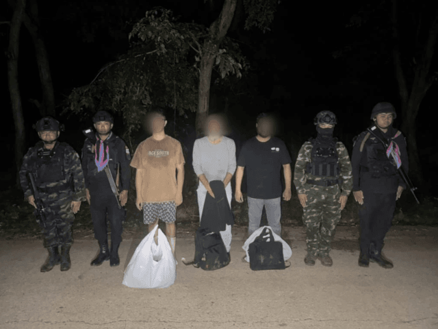Three suspected scammers detained by Thai troops in Aranyaprathet district Three suspected scammers detained by Thai troops in Aranyaprathet district