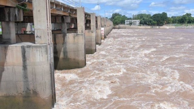 Central province floodwater deepens as Chao Phraya Dam increases release rate