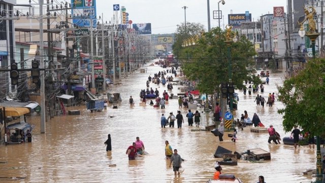 Rescuers claim government underestimating death toll from Hat Yai’s floods