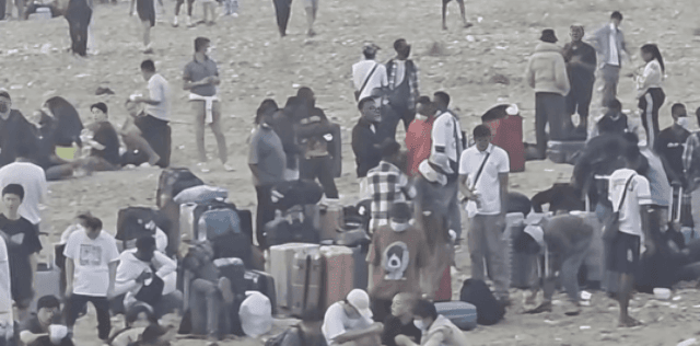 Suspected scammers camp out near Thai border, seeking escape to Mae Sot district