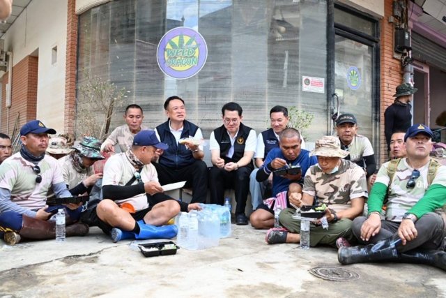 PM returns to Hat Yai for the sixth time, sets up national flood command centre