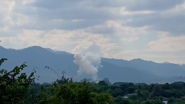Five injured by stray mortar shells crossing the border in Mae Sot Five injured by stray mortar shells crossing the border in Mae Sot