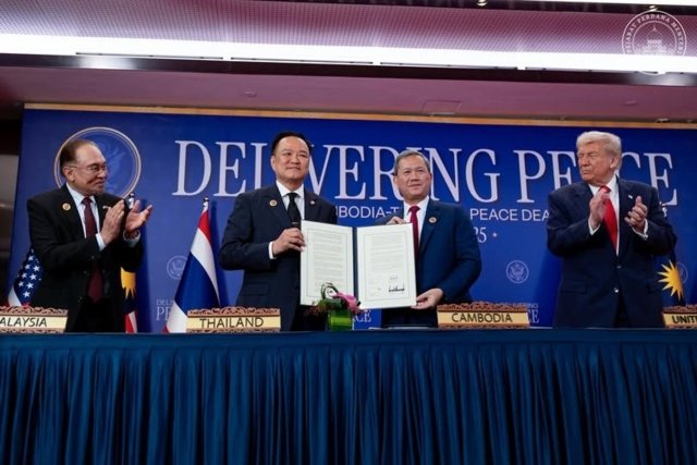Malaysia's PM Anwar calls for restraint in renewed Thai-Cambodian clashes Malaysia's PM Anwar calls for restraint in renewed Thai-Cambodian clashes