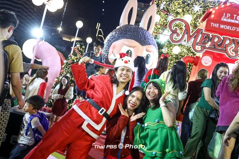 How Thais celebrate Christmas in Bangkok