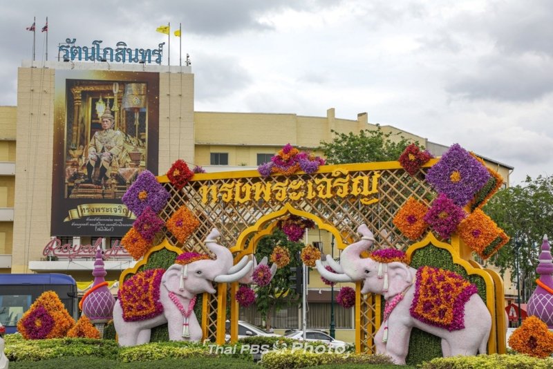 Bangkok filled with floral tributes