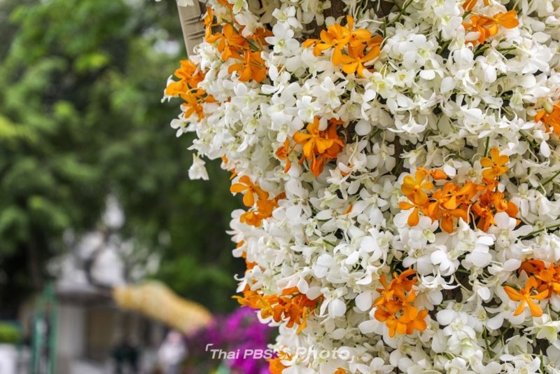 Bangkok filled with floral tributes