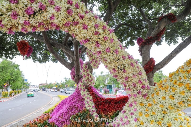 Bangkok filled with floral tributes