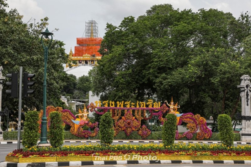 Bangkok filled with floral tributes