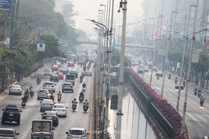 Air pollution in Bangkok reaches unhealthy levels