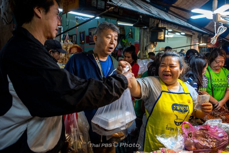 Yaowarat market bustling ahead of Chinese New Year