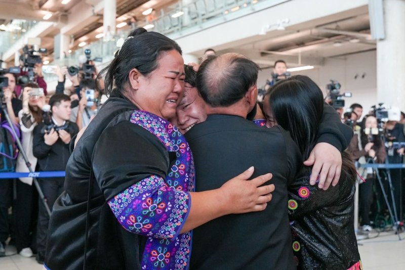 Five Thais released by Hamas return home