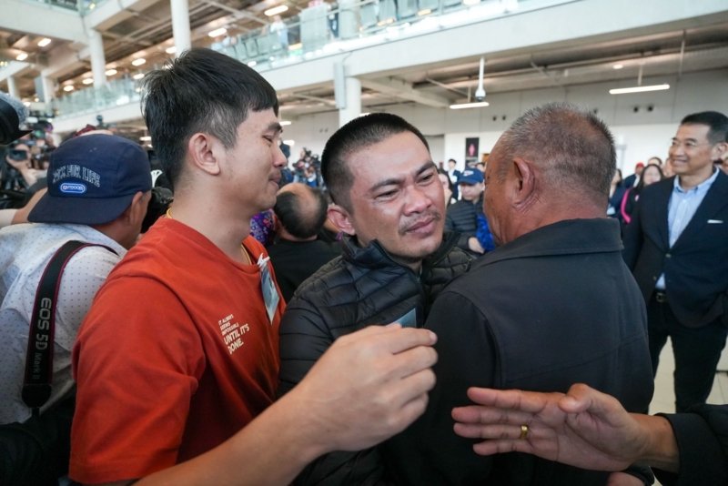 Five Thais released by Hamas return home