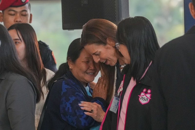 Five Thais released by Hamas return home