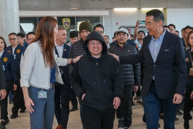 Five Thais released by Hamas return home