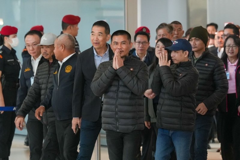 Five Thais released by Hamas return home