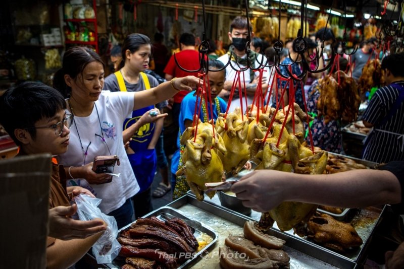 Yaowarat market bustling ahead of Chinese New Year