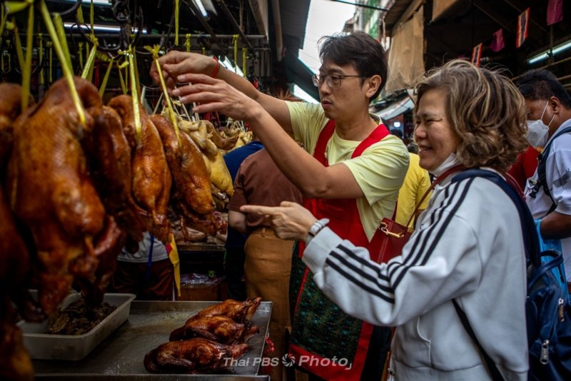 Yaowarat market bustling ahead of Chinese New Year